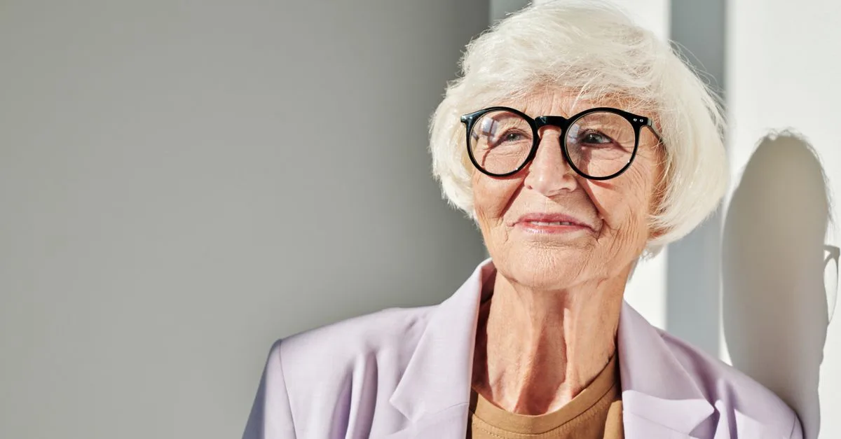 découvrez des coiffures élégantes et adaptées pour les cheveux fins chez les femmes de plus de 70 ans, afin de sublimer votre style avec grâce et simplicité.