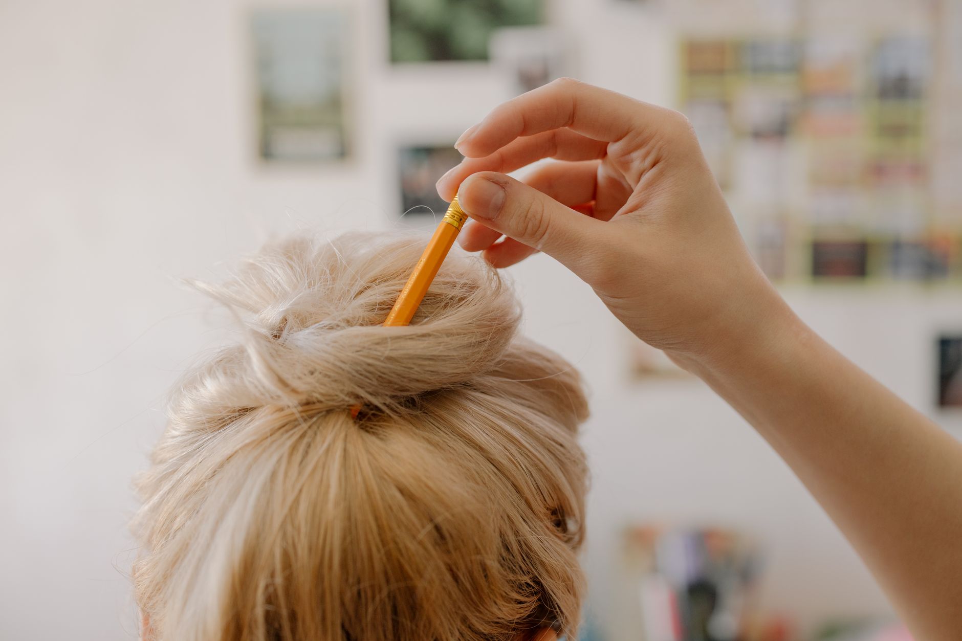 Quelle coiffure rapide réaliser sur des cheveux mi-longs ?